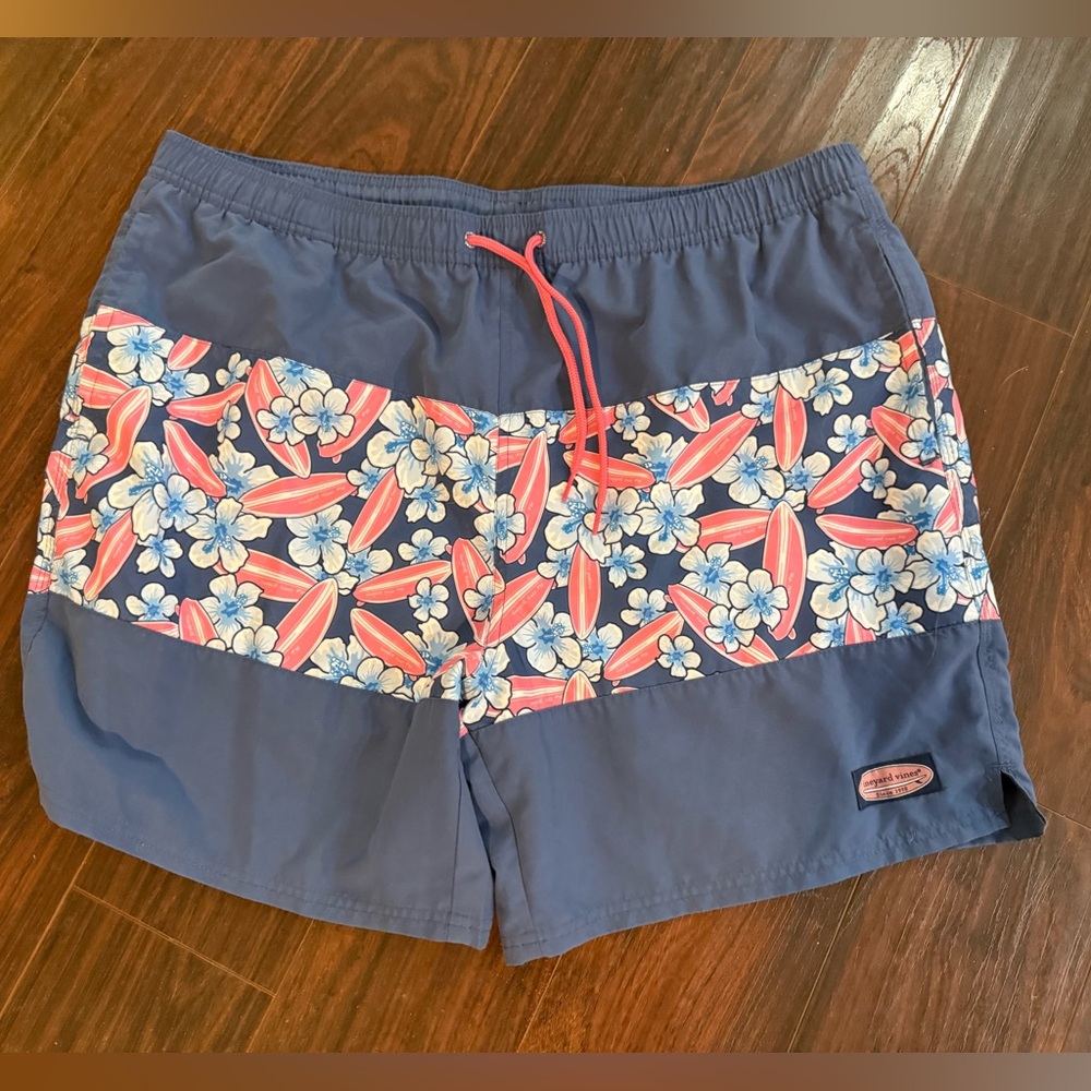 Vineyard vines Men's Blue Floral Swim Shorts